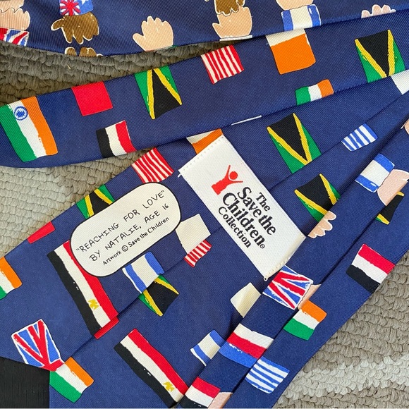 SAVE THE CHILDREN Neck Tie "Reaching For Love" International Peace Flags Peace - Picture 6 of 8